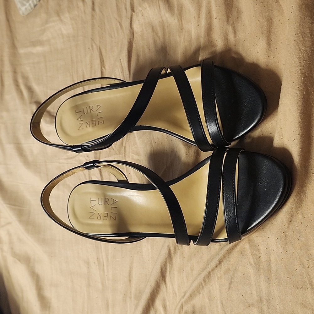 Naturalizer women Brenta Black heels